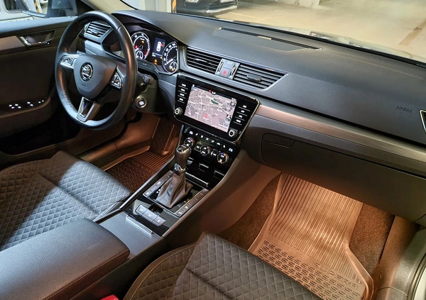 Skoda Superb cena 106899 przebieg: 72000, rok produkcji 2018 z Sosnowiec małe 742